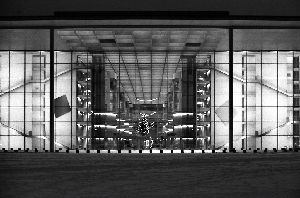 comp img980 bearbeitet ShiftN

Deutscher Bundestag Paul-Löbe-Haus

Nikon F3 und Nikkor 50 f1.4