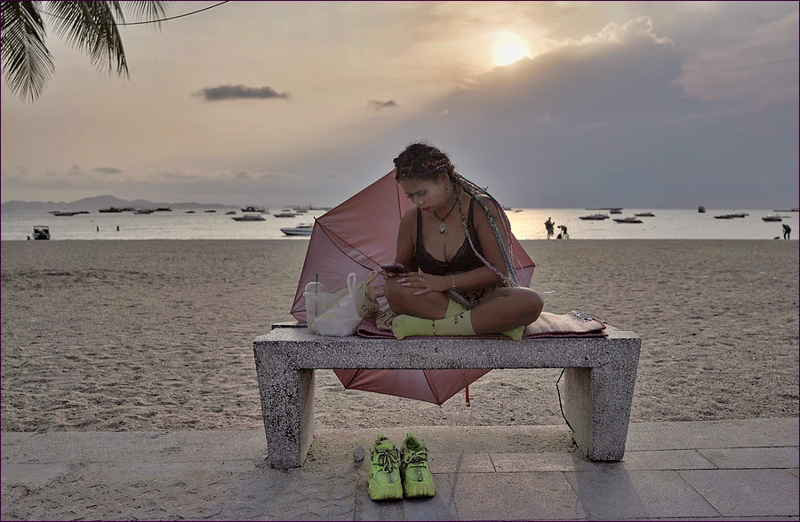 comp_2Beach 1-lumi.jpg
