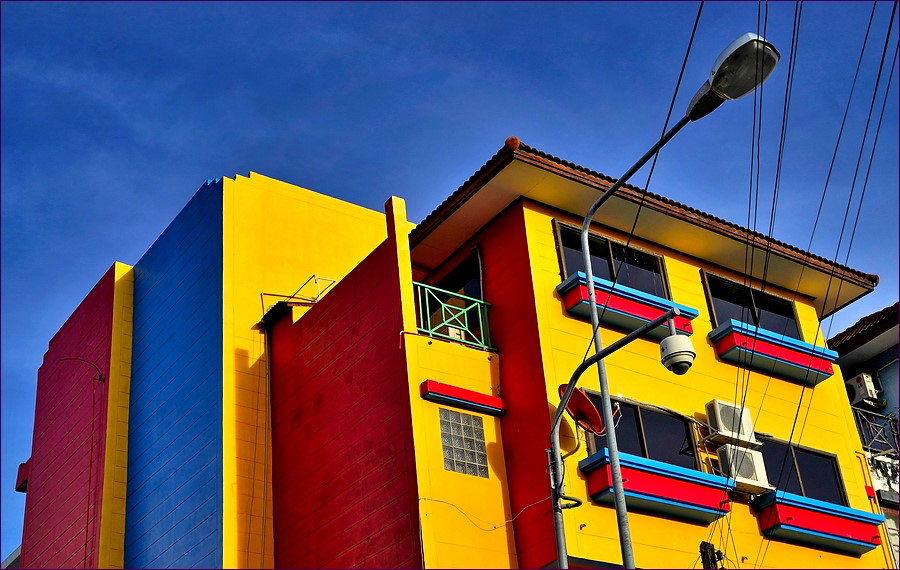comp_2Building2-Lumi.jpg