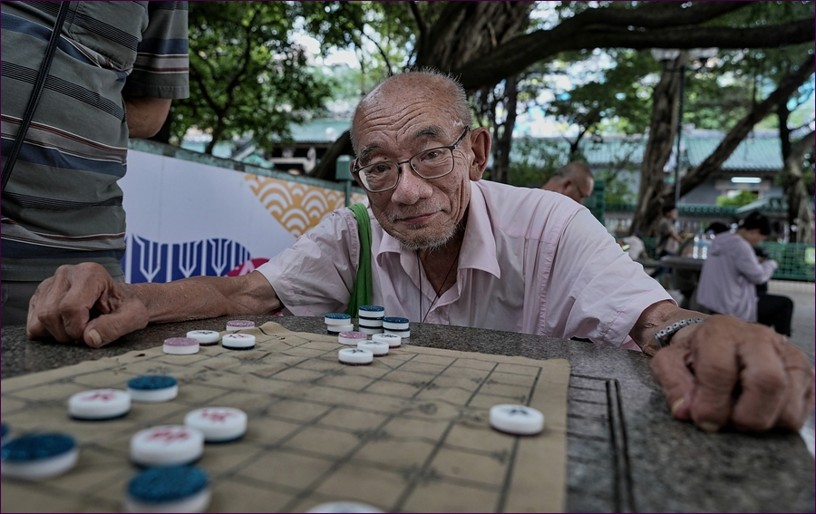 comp_2Chess-lumi.jpg