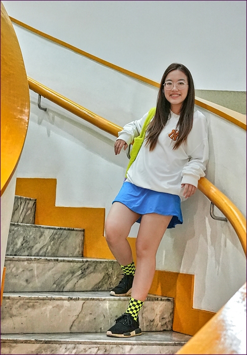 comp_2OnStairs-lumi.jpg