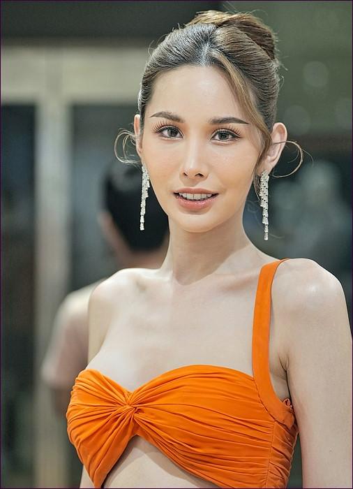 comp_2Portrait2-lumi.jpg