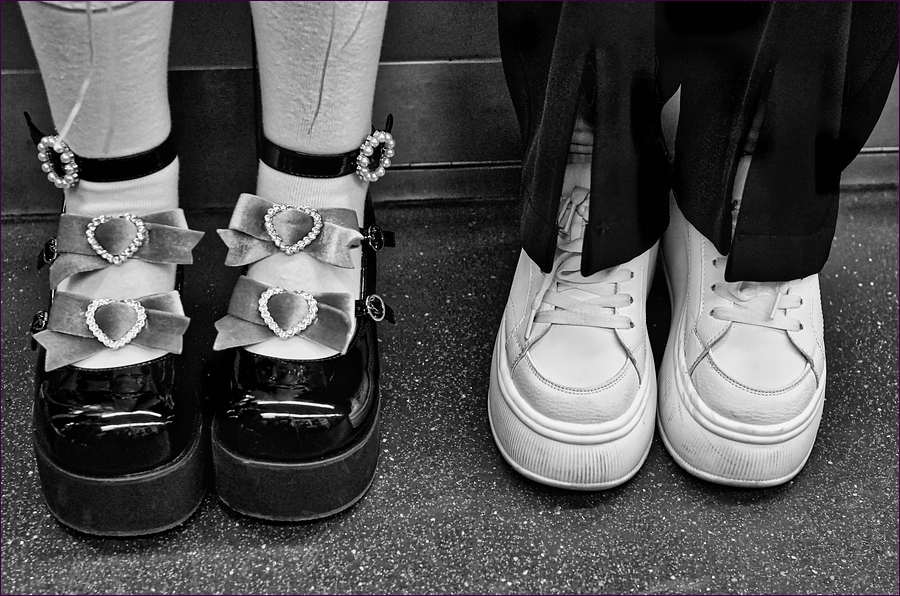 comp_2Shoes-SW-lumi.jpg