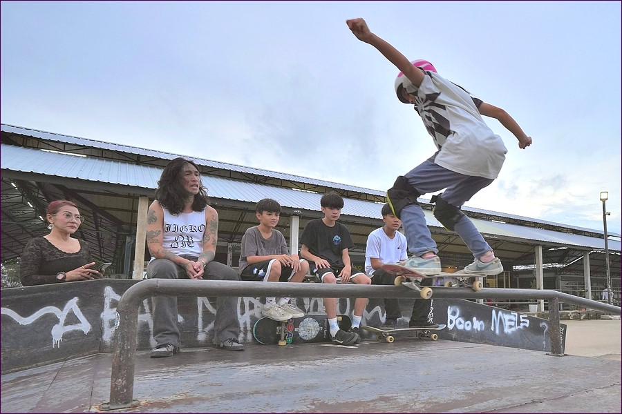 comp_2Skate4.jpg