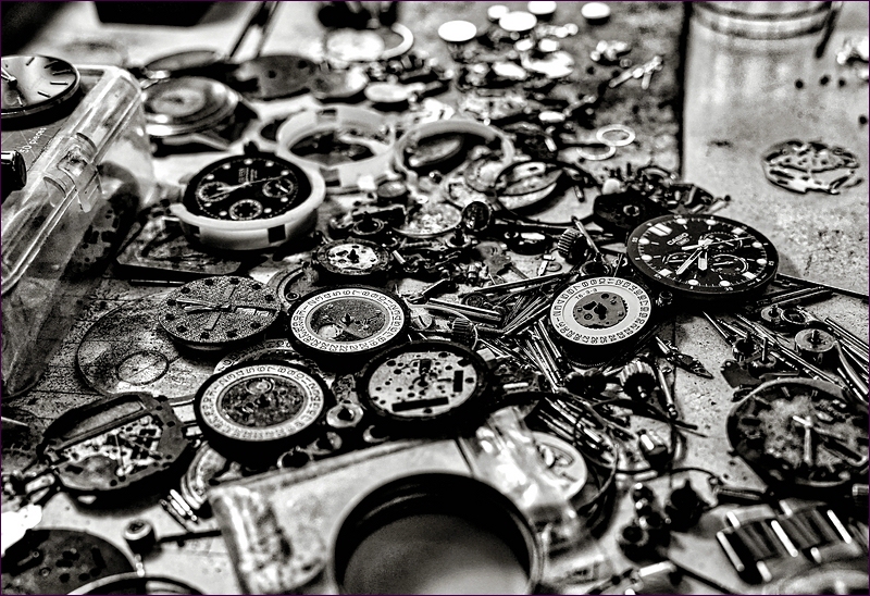 comp_2Watch-maker-lumi.jpg