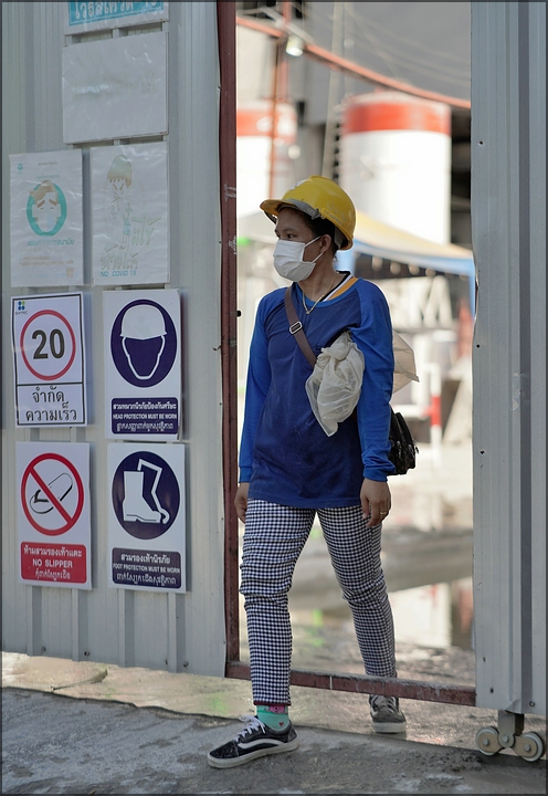 comp_Lady-worker2.jpg