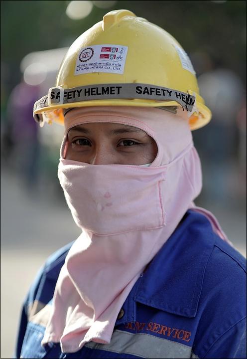 comp_Lady-worker3.jpg