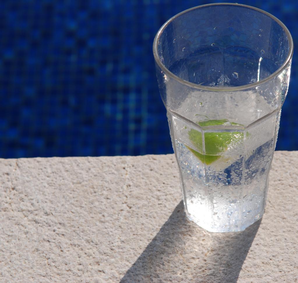 Cooler Drink am Pool