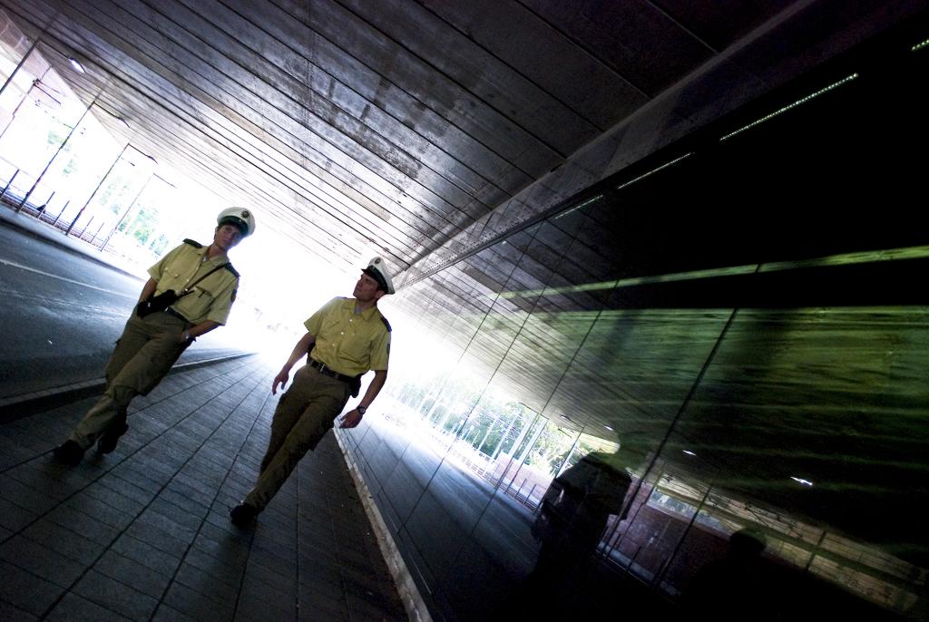 copstunnel