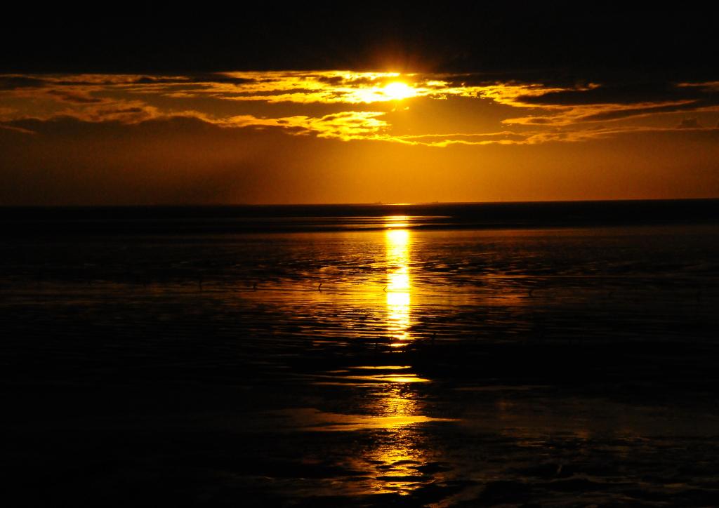 Cuxhaven ,Sonnenuntergang nach eim Unwetter
