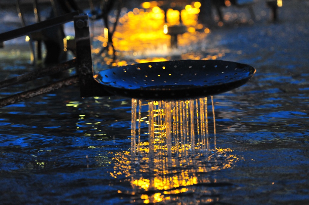 D700 mit 70-200 VRII @ 112mm 2.8  1/50 ISO5600 Hand