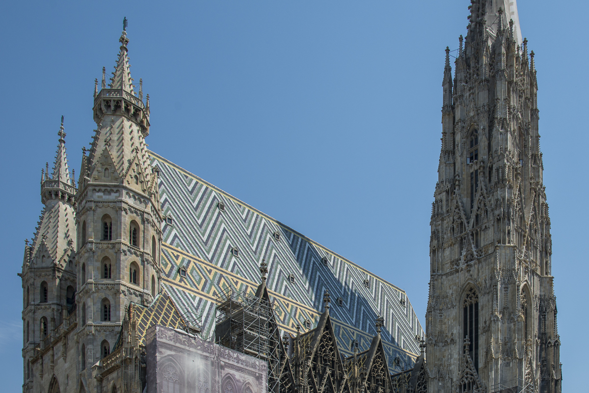 Dach Stephansdom Wien.jpg
