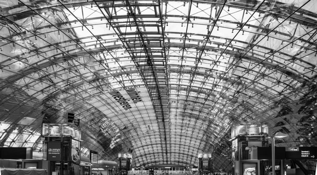 Dachkonstruktion ICE-Bahnhof im "The Squaire" Frankfurt