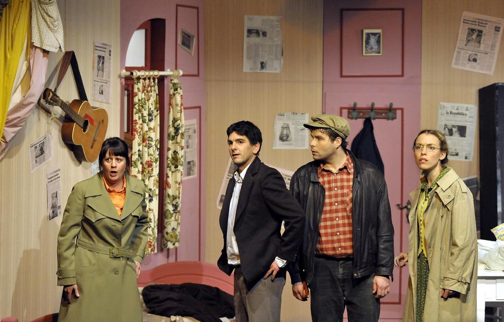 Dario Fos Groteske „Bezahlt wird nicht“ im Landestheater Dinkelsbühl mit Maike Frank, Andreas Peteratzinger, Felix von Frantzius und Judith Mirjam Bop
