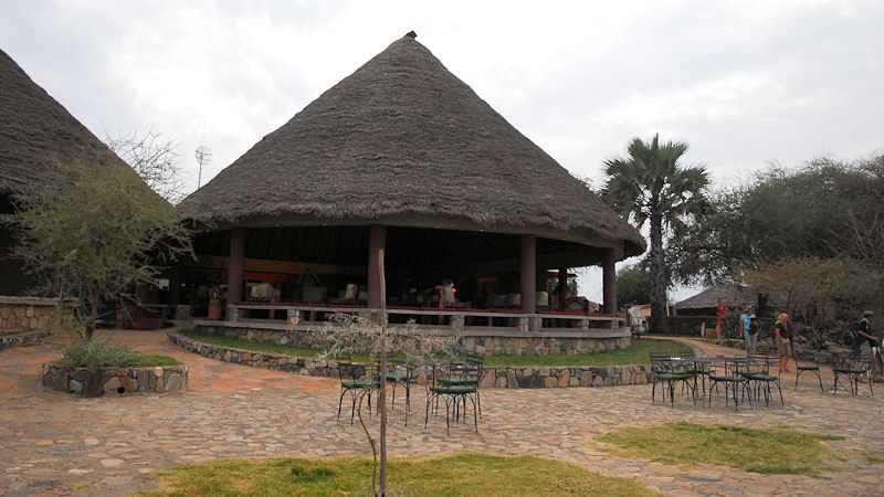Das Gebäude mit der Bar
in der Tarangire Safari Lodge
0572