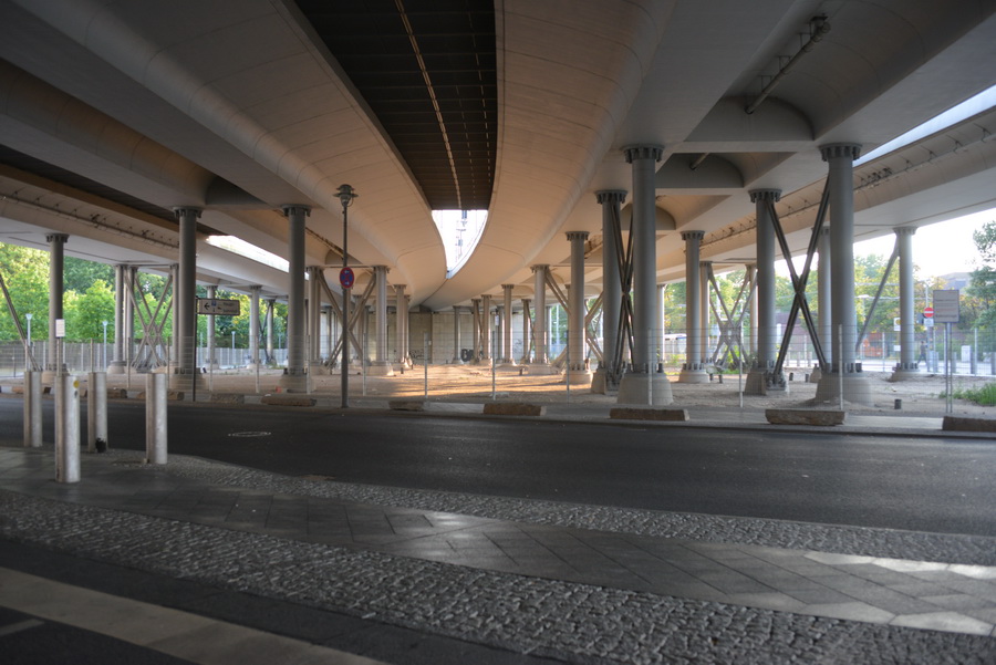 DB 150511 8145 BhfNFF
Das ist der Hauptbahnhof (ehem. Bhf Lehrter Strasse)
