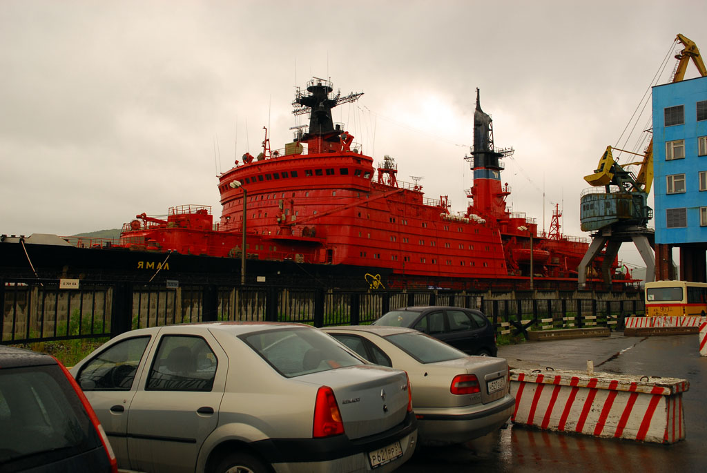 Der Atomeisbrecher Yamal im Hafen von Murmansk