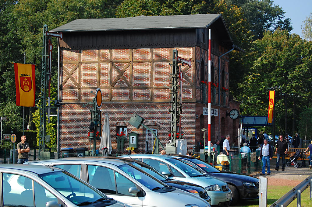 Der Bahnhof "Metelener Land" mit seinem Eisenbahnmuseum an Mittag des 25.09.11