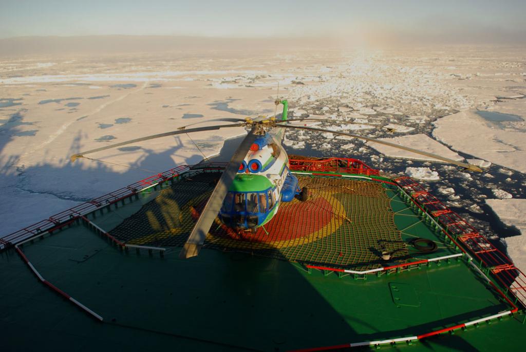 Der Helicopter der Yamal - am Heck vertaut