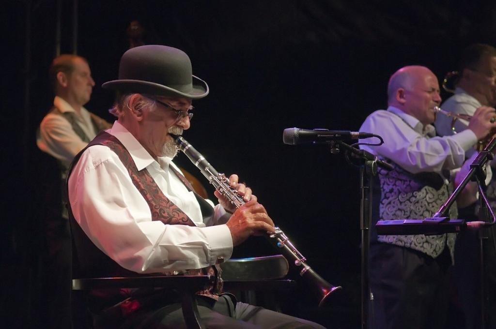 Der legendäre Mr. Acker Bilk bei wohl einem seine letzten Auftritte in Berlin