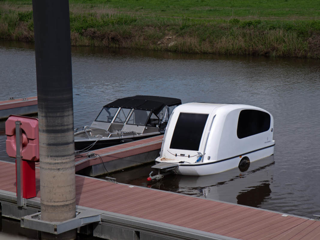 Der schwimmende Wohnwagen.jpg