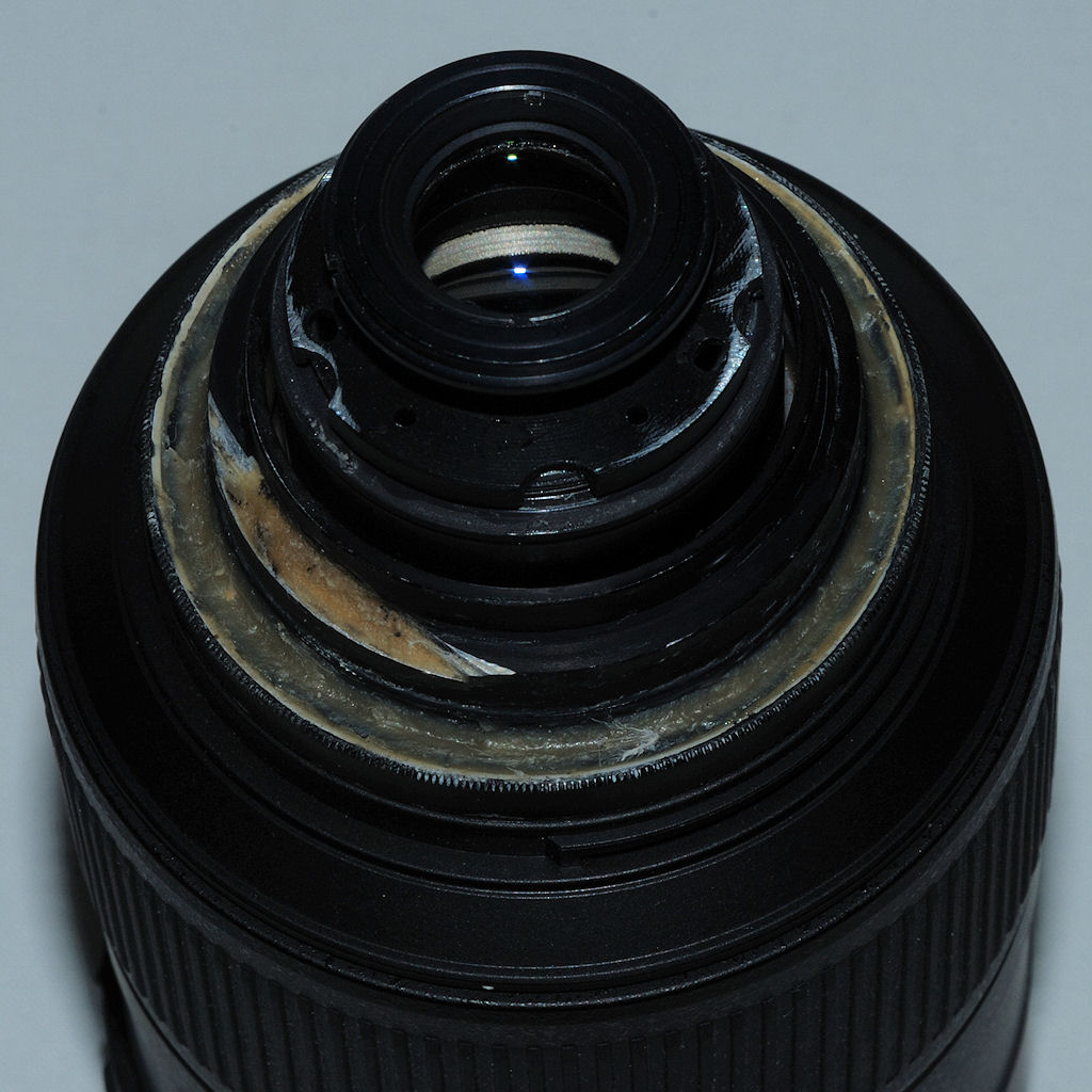 Der selbstgebastelte Lupenobjektiv-Vorsatz am 85/3.5G micro VR - Nikkor für einen Maßstab von 1:5,5