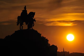 Deutsches Eck in Koblenz
Zusammenfluß von Rhein und Mosel

Reiterstandbild Kaiser Wilhem I