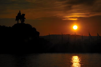 Deutsches Eck in Koblenz
Zusammenfluß von Rhein und Mosel

Reiterstandbild Kaiser Wilhem I