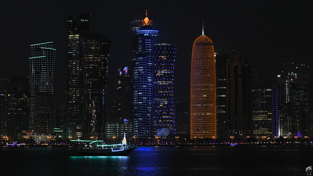 Dhau vor der nächtlichen Skyline von Doha

s1285 Doha Skyline 6433