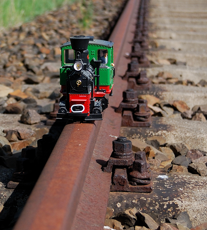 die bahn


           kommt,-)))