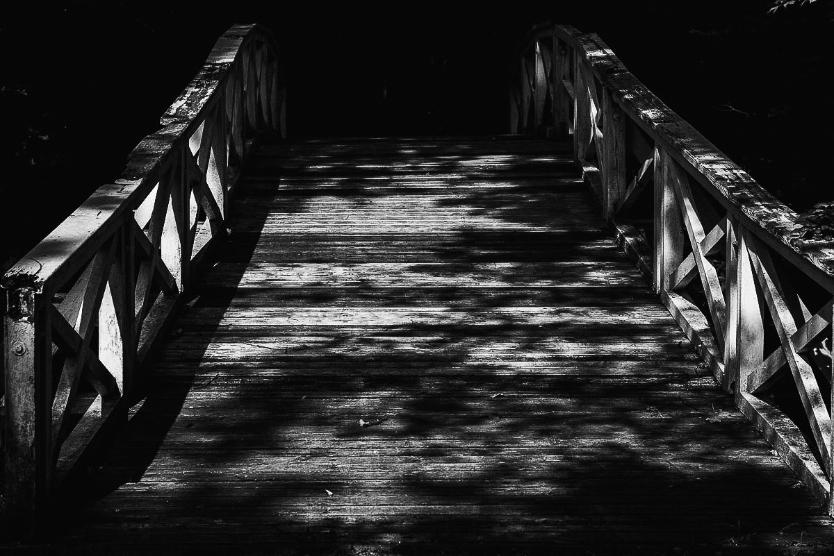 Die Brücke in die Dunkelheit (1 von 1).jpg