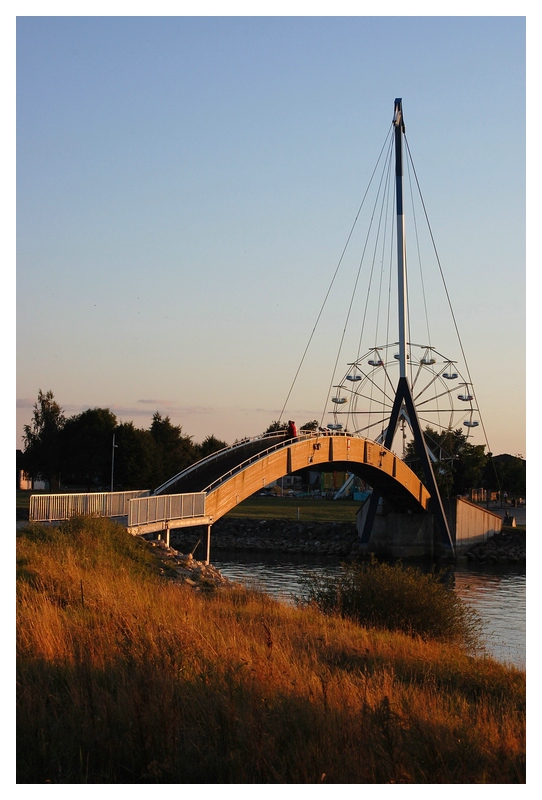 die "Passerelle" im Abendlicht