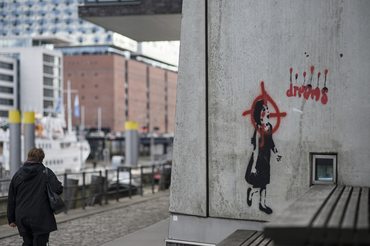 Die Rückseite der Elbphilharmonie   
 D 700 & Olympus OM Zuiko Auto-Macro 90mm 1:2   
 1/800   Iso 200   f 4   
 8.4.2017   18:09 Uhr   
DSC03524.jpg