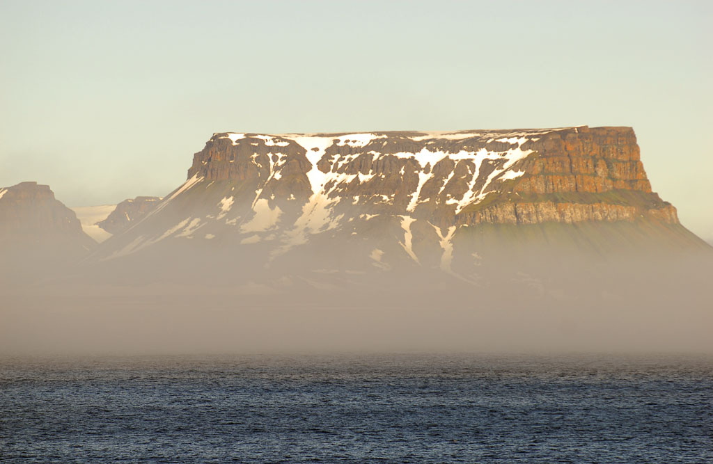 Die Tafelberge des Franz Josef Land Archipels