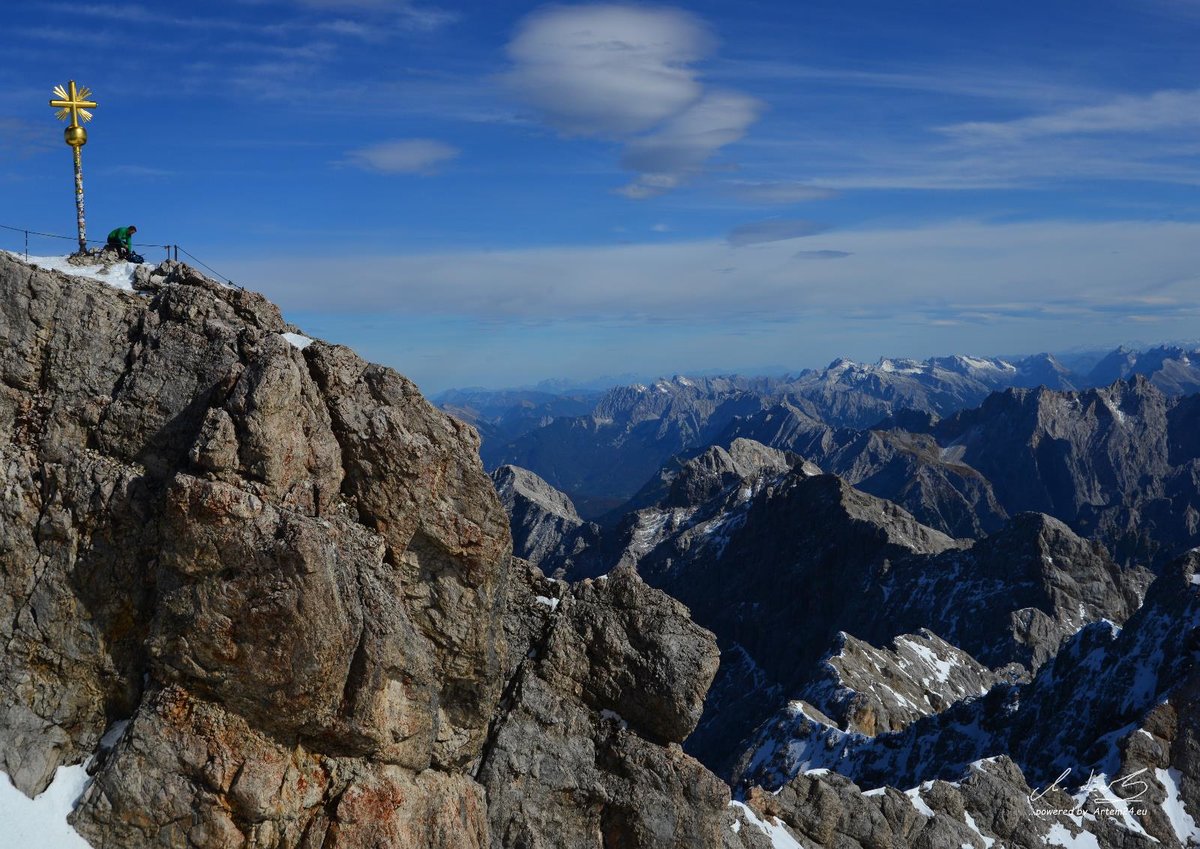 Die Zugspitze mit Gipfelkreuz