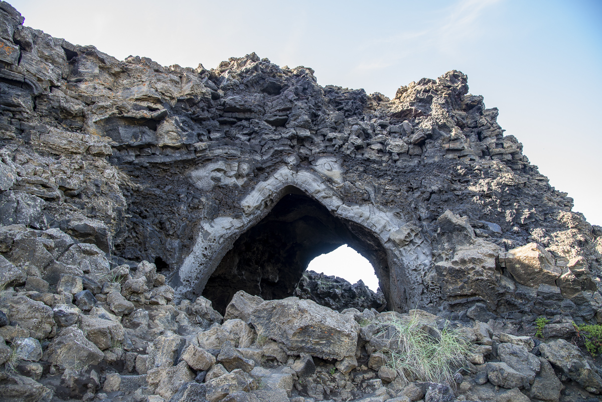 Dimmuborgir Lavaröhre %22Kirkja%22.jpg