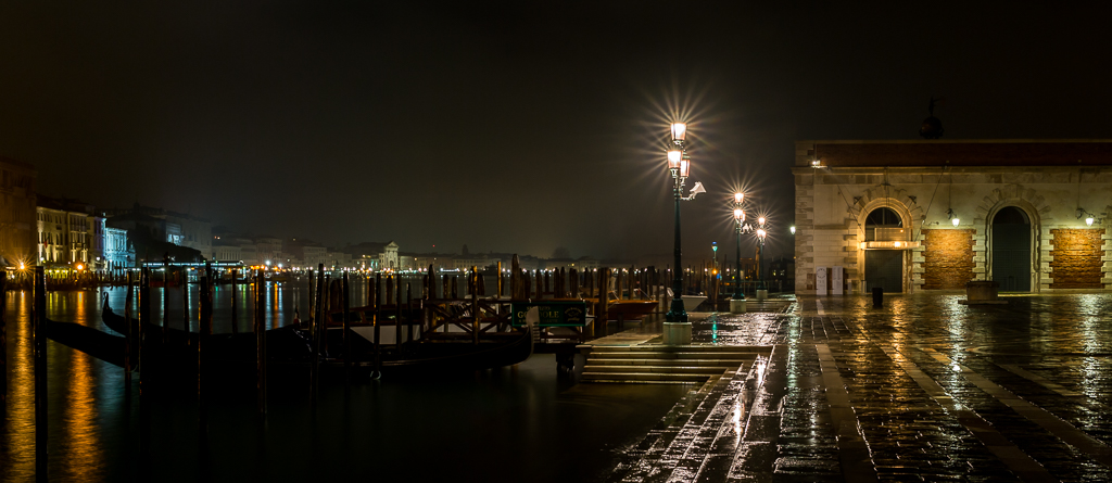 Dogana di notte