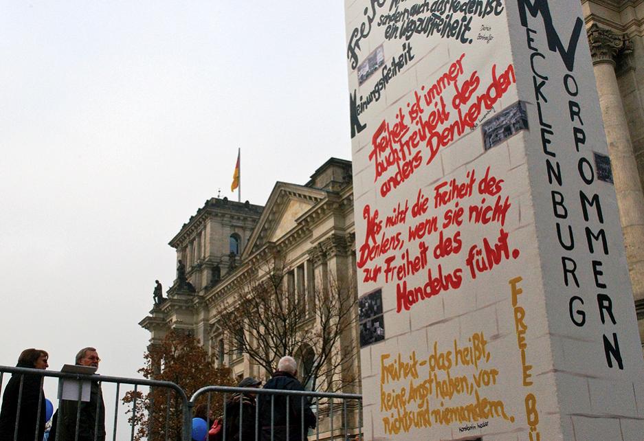Domino Day Reichstag00000