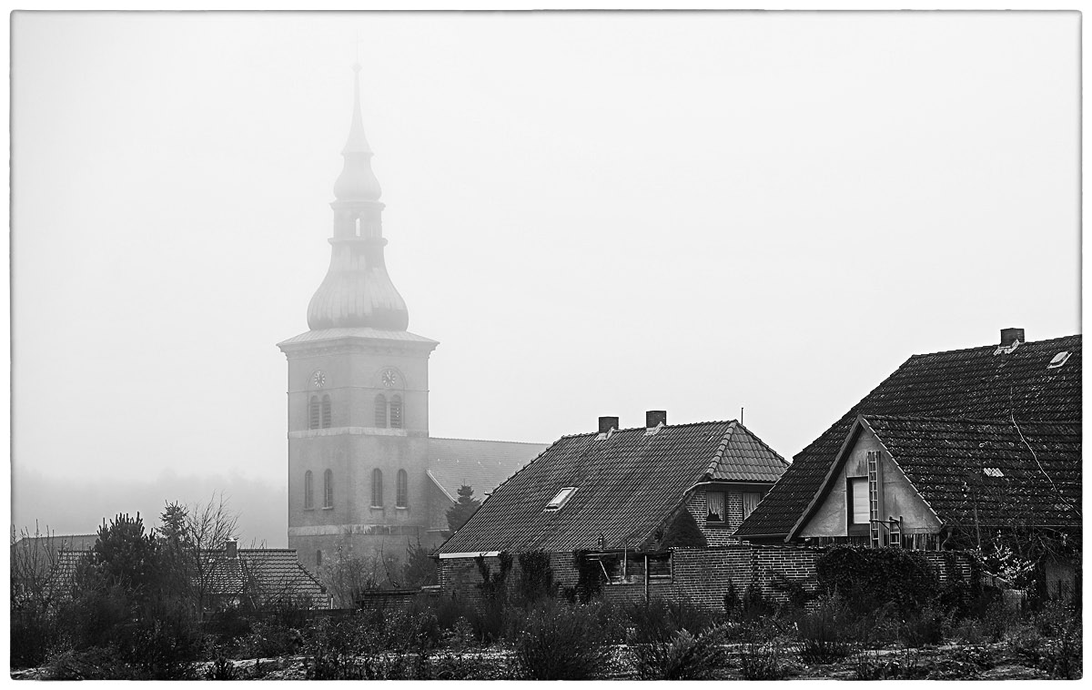 Dorfkirche_BW.jpg