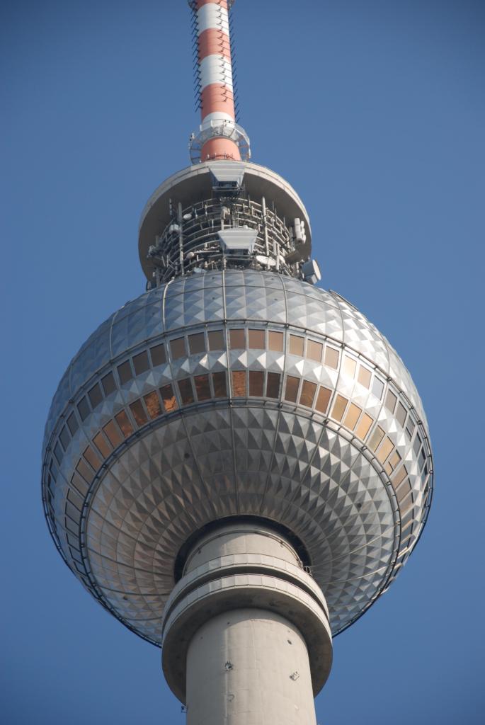 DSC 0011
mit Nikkor AF-S DX 18-135/3.5-5.6
Fernsehturm Berlin