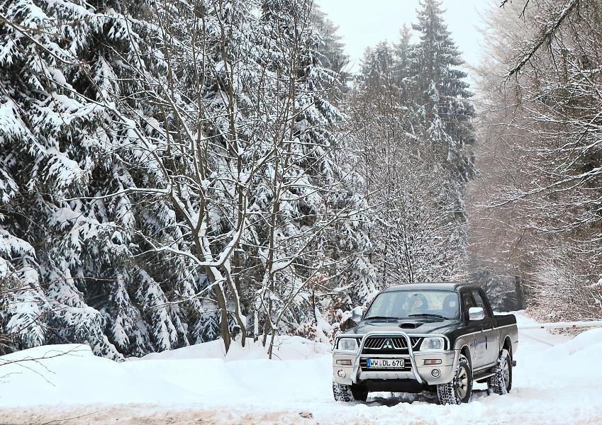 DSC 0433 Auto und Schnee a