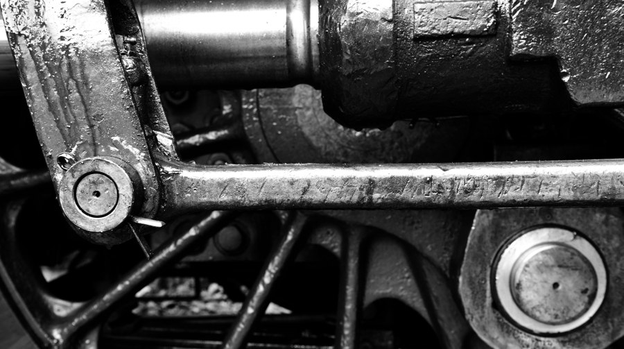 DSC 4325 web crop bw