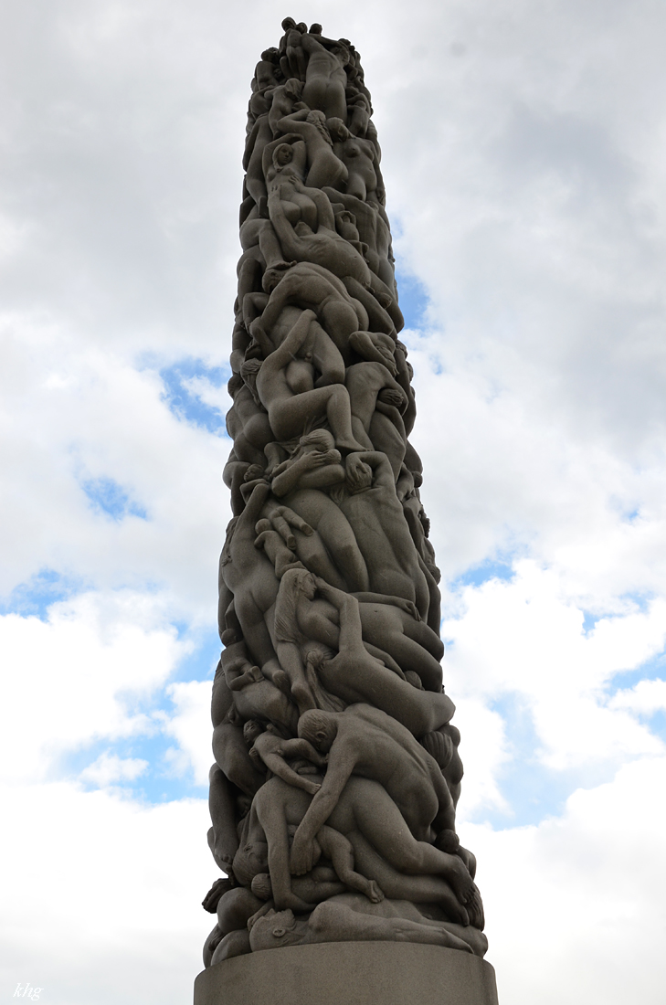 DSC 6452 a Monolith