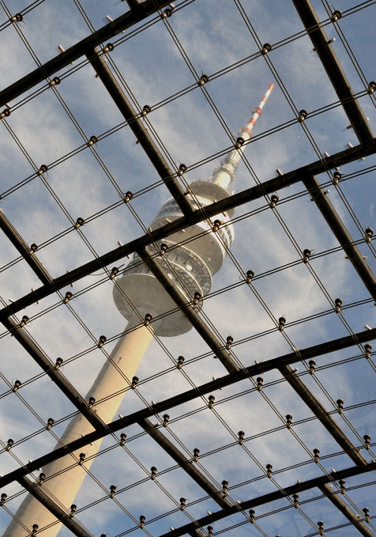 DSC 6641 Turm hinter Glasdach