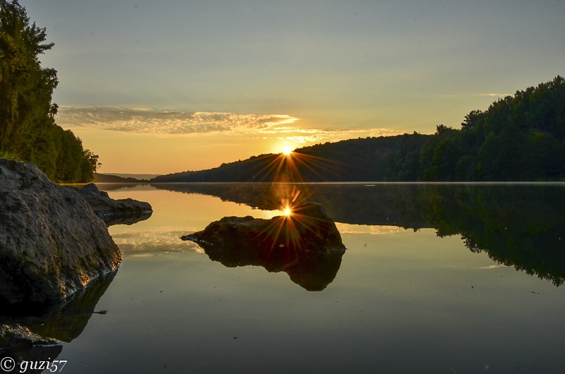 DSC 9456
die aufgehende Sonne spiegelt sich im See