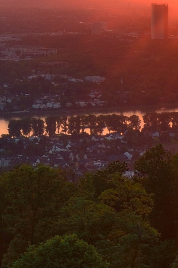 DSC0121 100% Crop NF-F
Blick auf Bonn und das Rheintal vom Petersberg aus
D800, 1.4/24mm, 1/3s, f/14, 100%-Crop