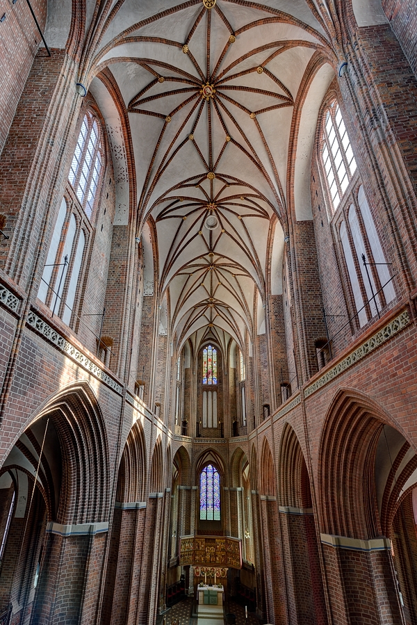 DSC5221_2_3_4_5_Fusion-Innenraum_klein.jpg