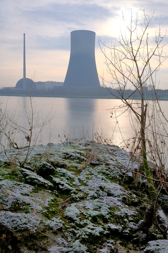 DSC5689 90 91 tonemapped NF-F neu
Rhein bei Neuwied +
AKW Mülheim-Kärlich