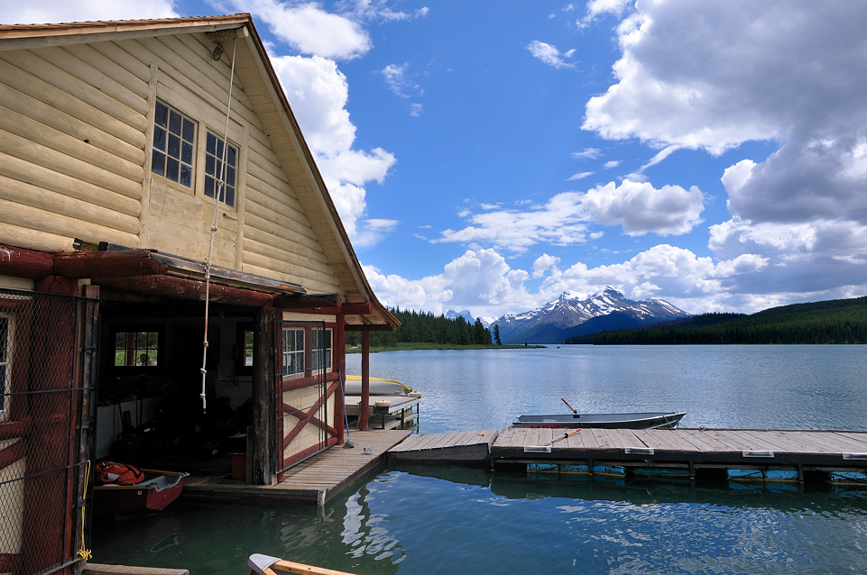DSC8559 NF-F
Curly Phillips's historisches Bootshaus am Maligne Lake
Jasper