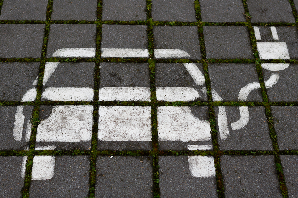 E-Auto Parkplatz.jpg